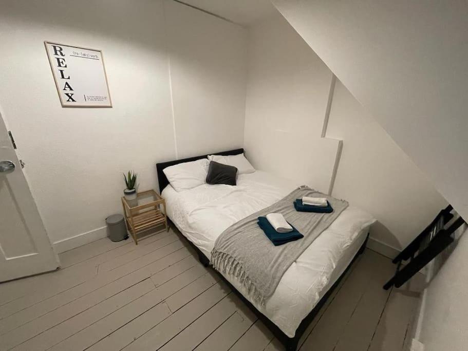 לונדון Comfortable 2 Bedroom On Tower Bridge מראה חיצוני תמונה