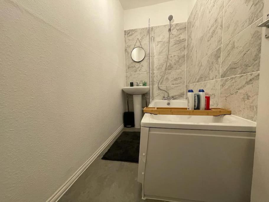 לונדון Comfortable 2 Bedroom On Tower Bridge מראה חיצוני תמונה