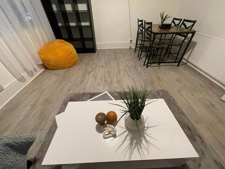 לונדון Comfortable 2 Bedroom On Tower Bridge מראה חיצוני תמונה