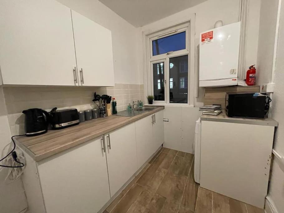 לונדון Comfortable 2 Bedroom On Tower Bridge מראה חיצוני תמונה