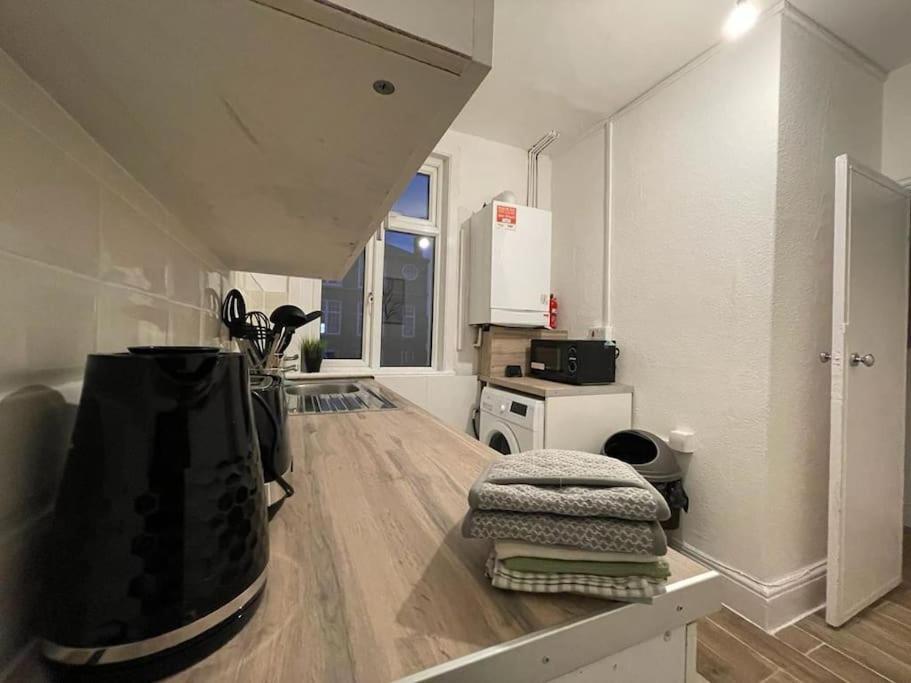 לונדון Comfortable 2 Bedroom On Tower Bridge מראה חיצוני תמונה
