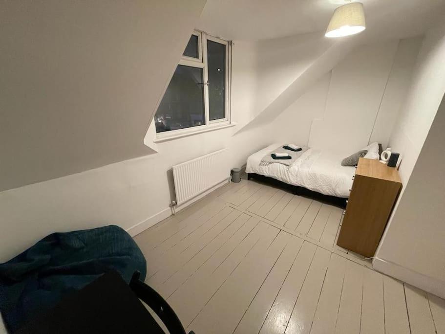 לונדון Comfortable 2 Bedroom On Tower Bridge מראה חיצוני תמונה