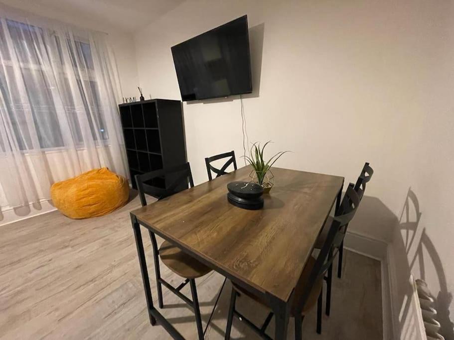 לונדון Comfortable 2 Bedroom On Tower Bridge מראה חיצוני תמונה