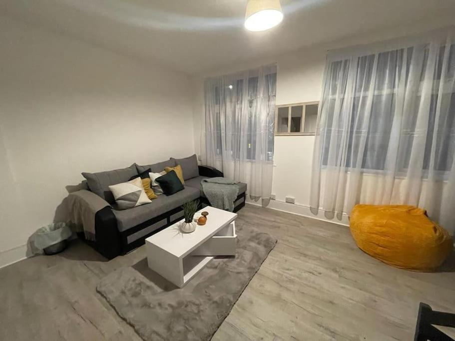 לונדון Comfortable 2 Bedroom On Tower Bridge מראה חיצוני תמונה